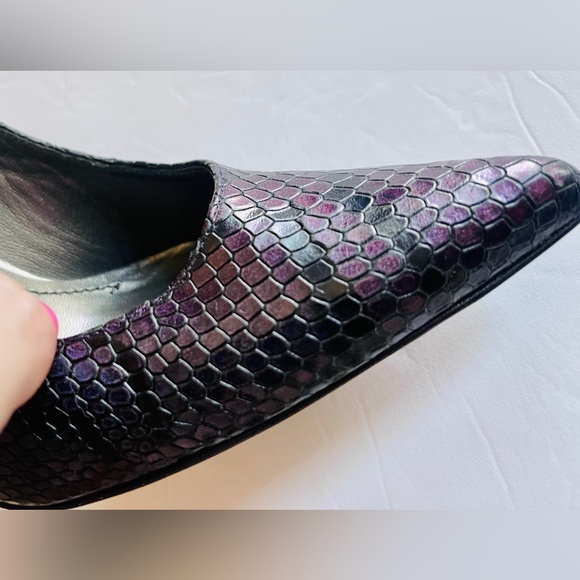 Stuart Weitzman Python Snakeskin Purple Metallic Pumps, size 7.5 FALL - Picture 3 of 15